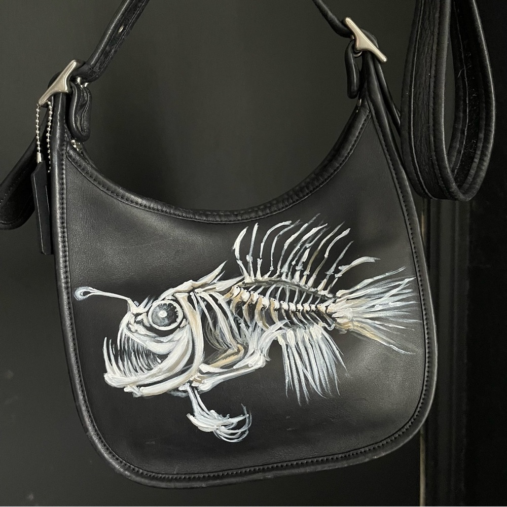 Vintage Coach Black Leather Shoulder Bag with Angular Fish Painting - Picture 5 of 16